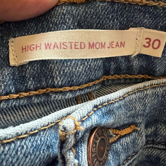 Levi’s High Waisted Mom Jeans Size 30 Cropped Vintage Wash Denim - Picture 4 of 4